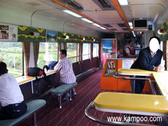 ムグンファ号列車の食堂車両内部写真