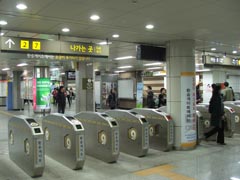 ソウル地下鉄9号線の乗換改札口