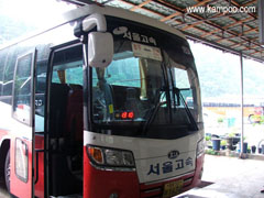 俗離山バスターミナル：清州行きのバス