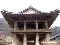 浮石寺：安養楼と安養門
